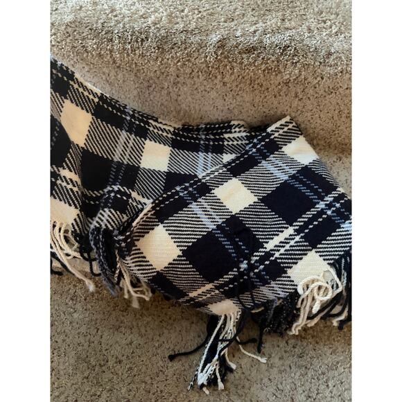 GAP gorgeous osfm scarf - Picture 3 of 3